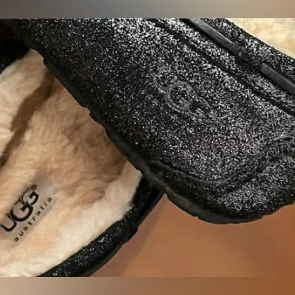 UGG Dakota Black Shimmer  Moccasins Slippers Size 1.5~2 ( see photo